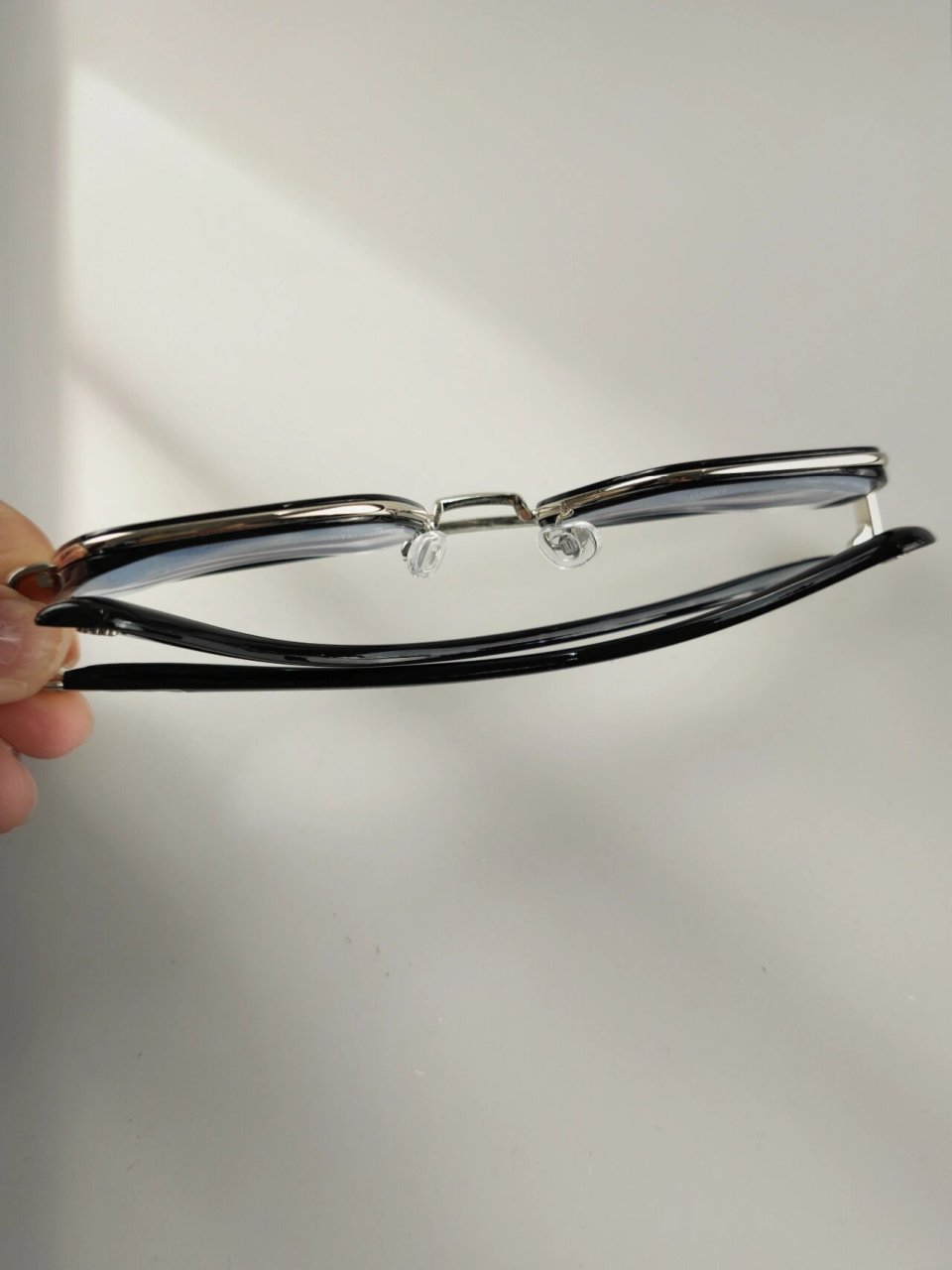 61,瞳距63 04镜片有点厚,镜框选对了,看不太出来 03成品下来59元