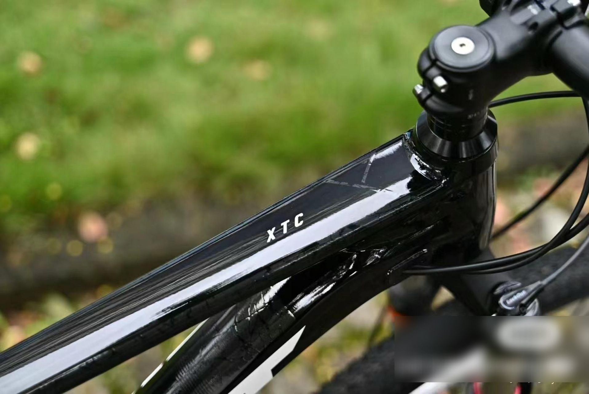 全新2024款捷安特xtc800,亮黑,采用禧玛诺最新款cues 2*11s变速,mt200