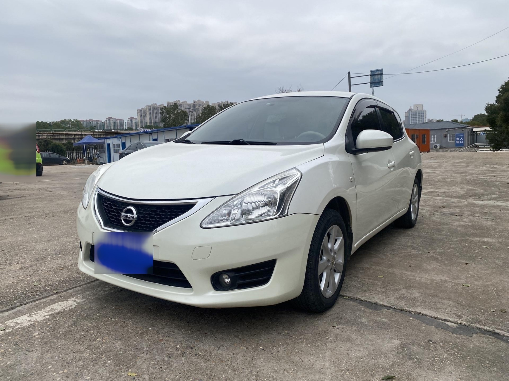 13年日产骐达,自动挡1.6排量,车况精品,全款3万多.