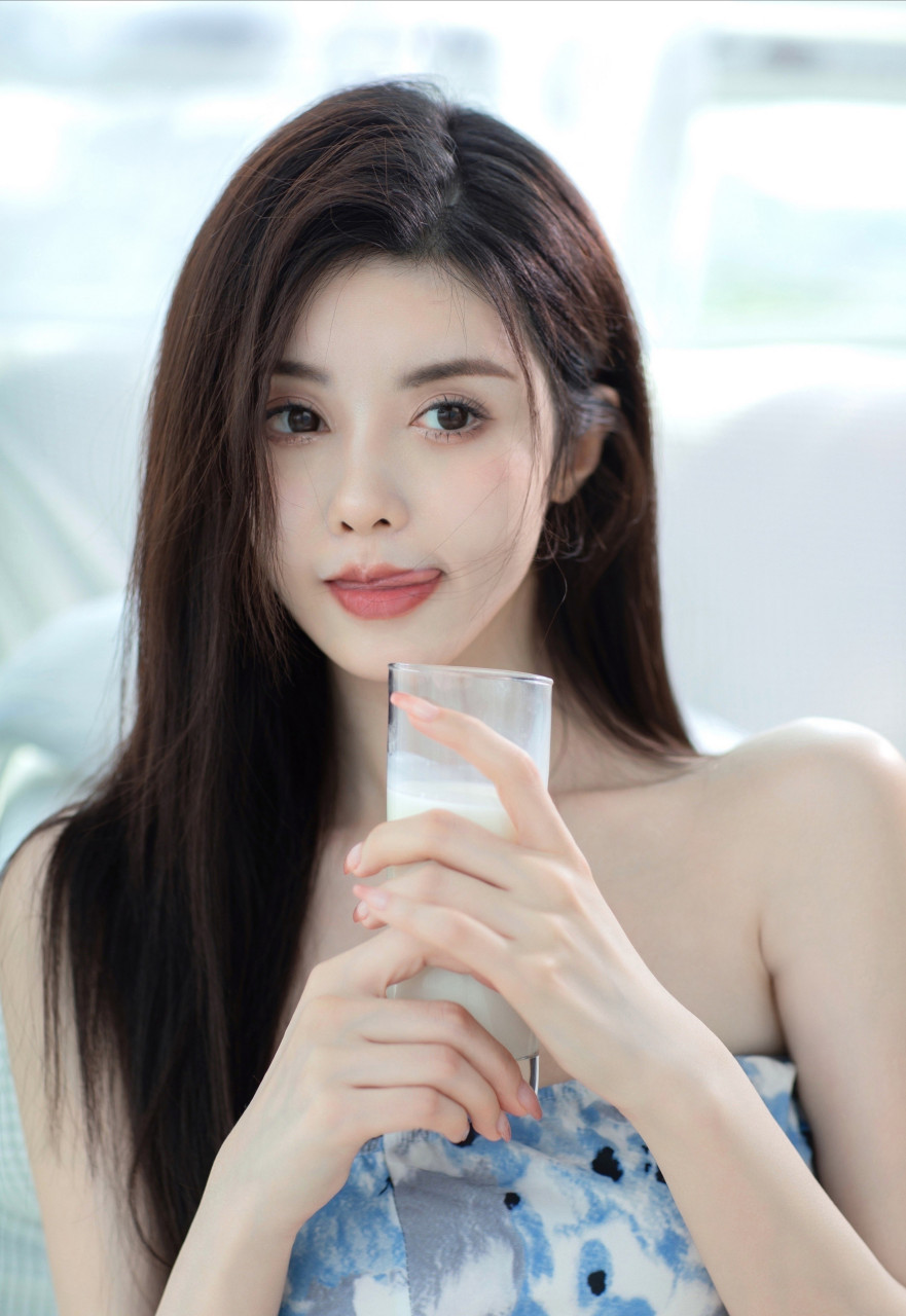 杨悦儿吖   狮子座小姐姐