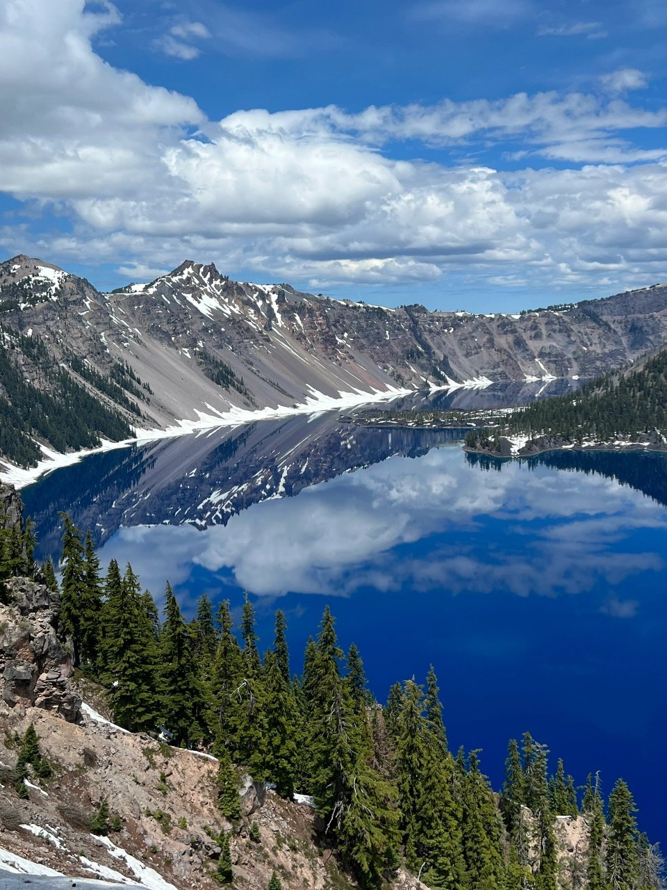 火山湖国家公园 crater lake national park 6月的火山湖北门被大雪