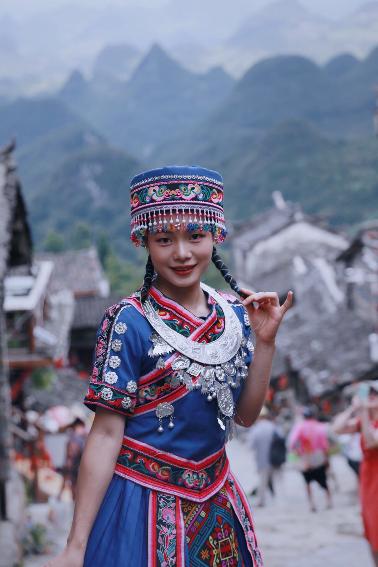 千年瑶寨 | 进寨当然要穿当地服饰啦 连南·千年瑶寨 款式不花哨,但