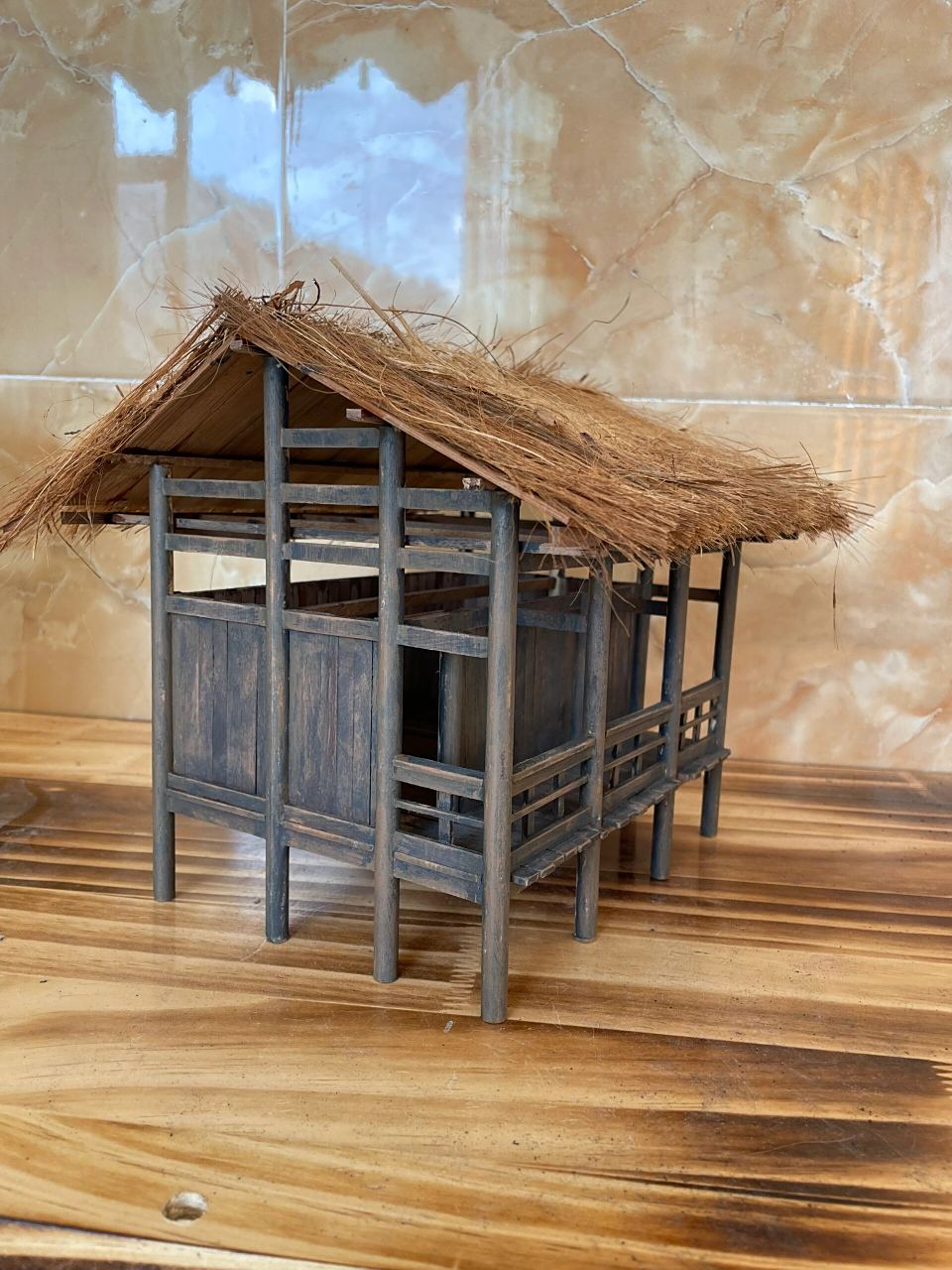 原创手工作品杆式建筑茅草屋模型 每天更新一个作品,继续花一天时间