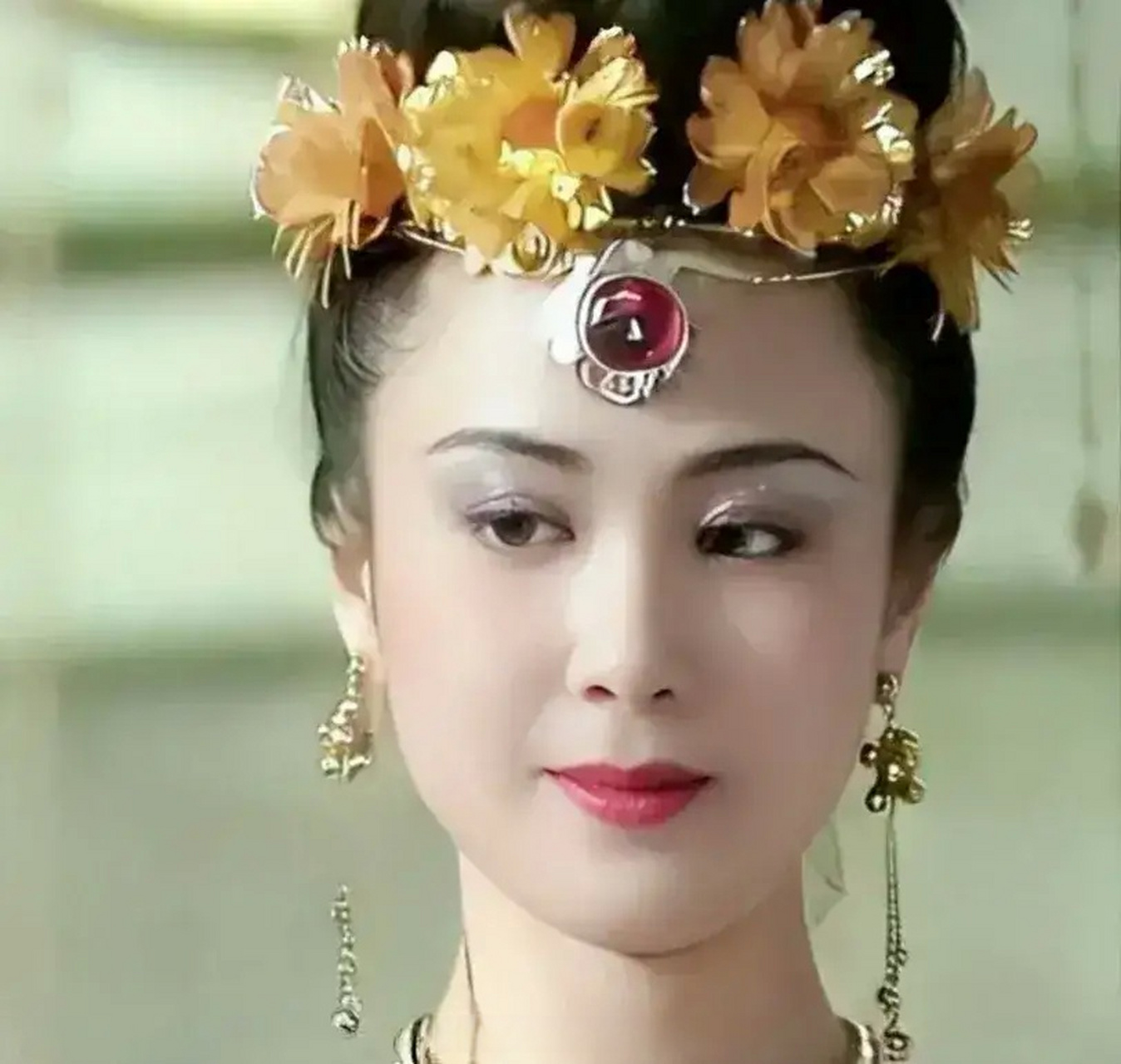 有不少人说傅艺伟当年拍摄女主杨吉儿的古装造型不好看,甚至有些奇葩