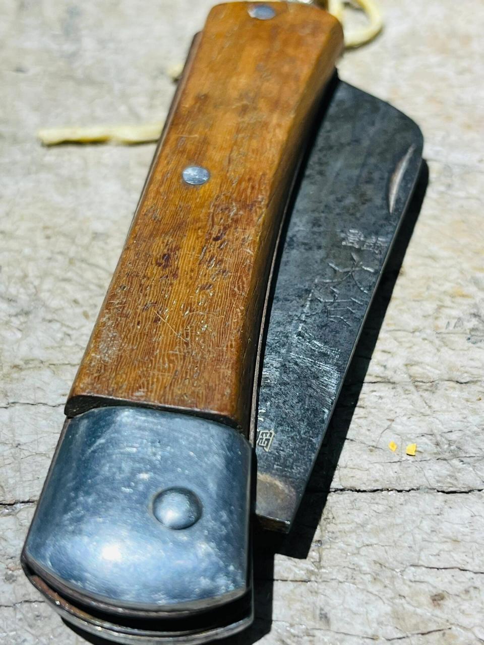 一把老的安来钢电工刀.,做户外使用很棒.