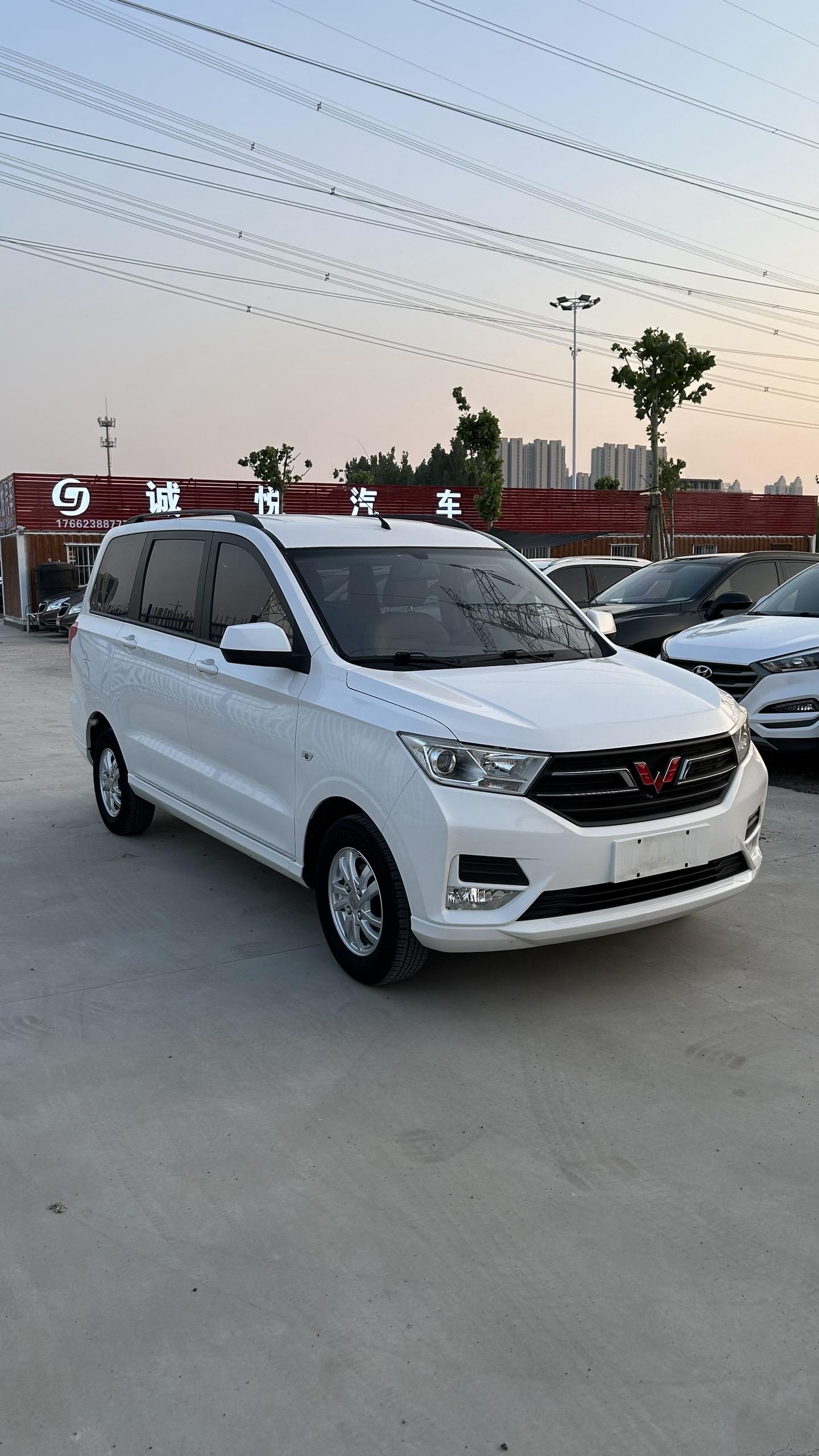 2020年五菱宏光s.2020年7五菱宏光s 2019款1.5l s舒适型 国6 .