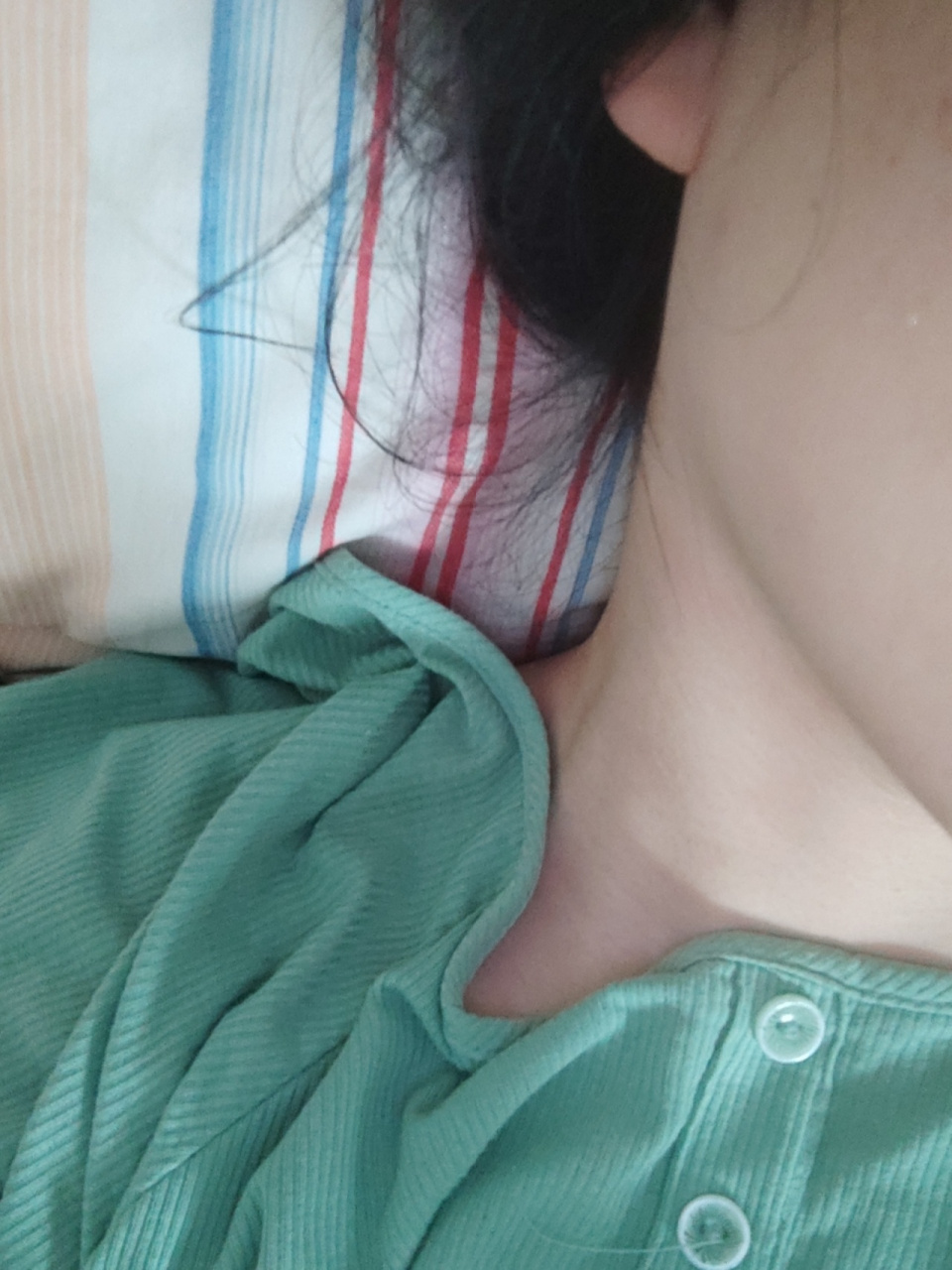 今天发现又长几个了,去年冬天开始长的,想问问有没有像我一样的姐妹