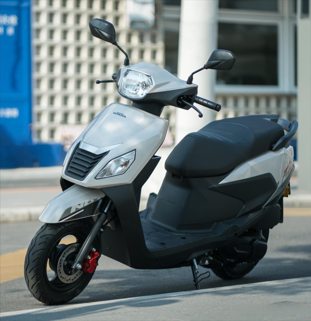 通勤踏板摩托车应该考虑哪款? 雅马哈巧格i plus,售价8380元.