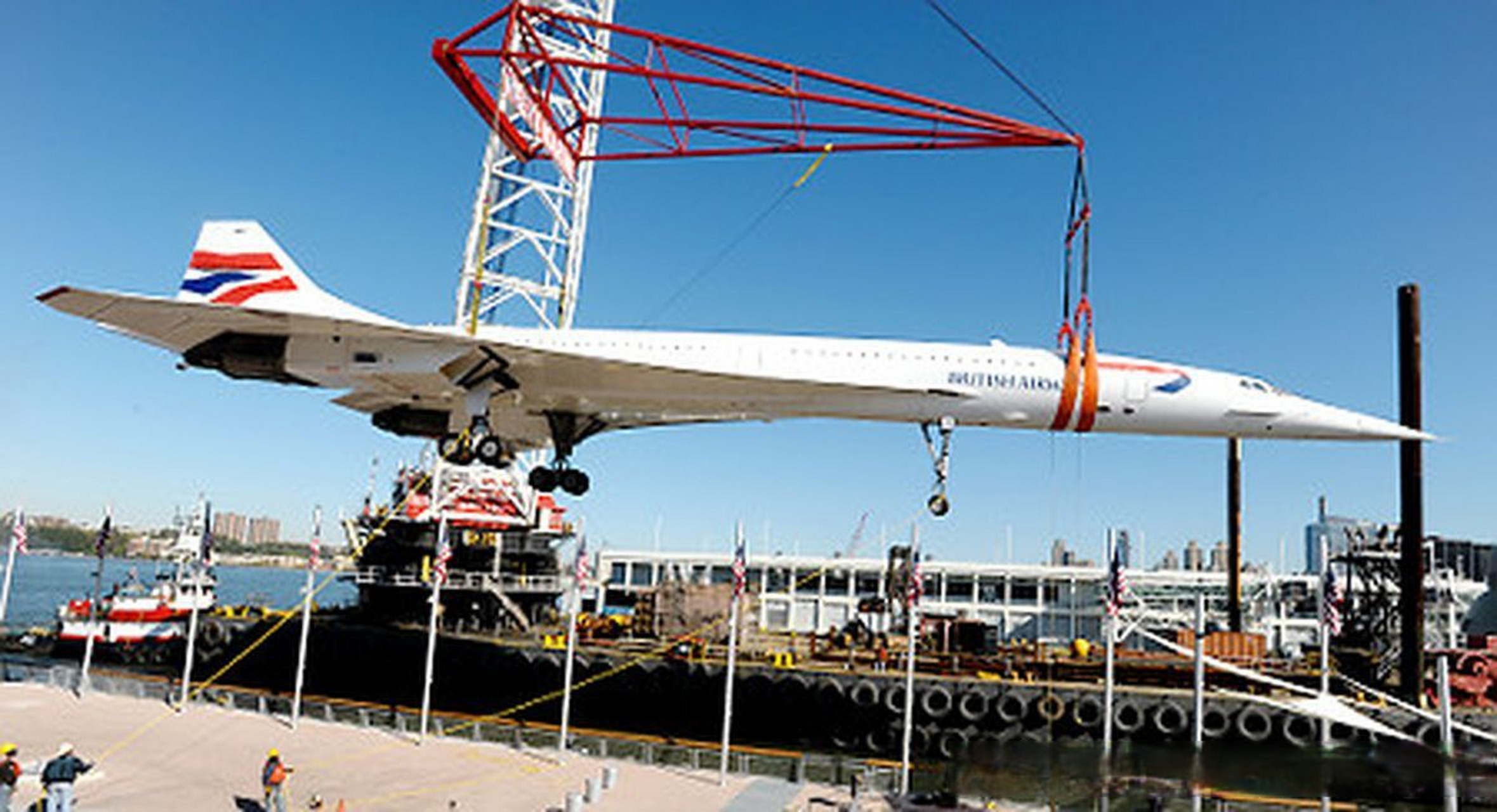 2003年,协和客机抵达勇猛号航母博物馆