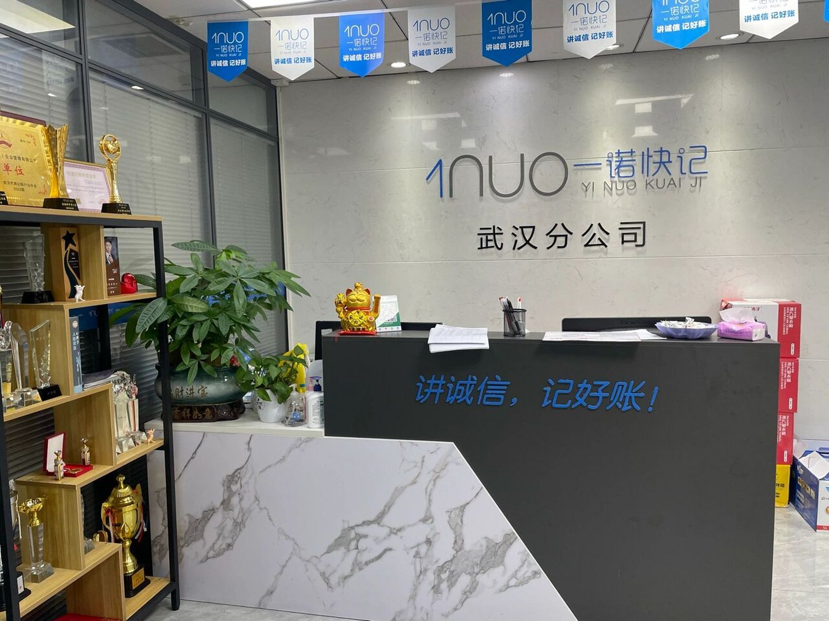 特种行业许可证(酒店类) (一)申办旅馆业,应向所在地县级公安局提出