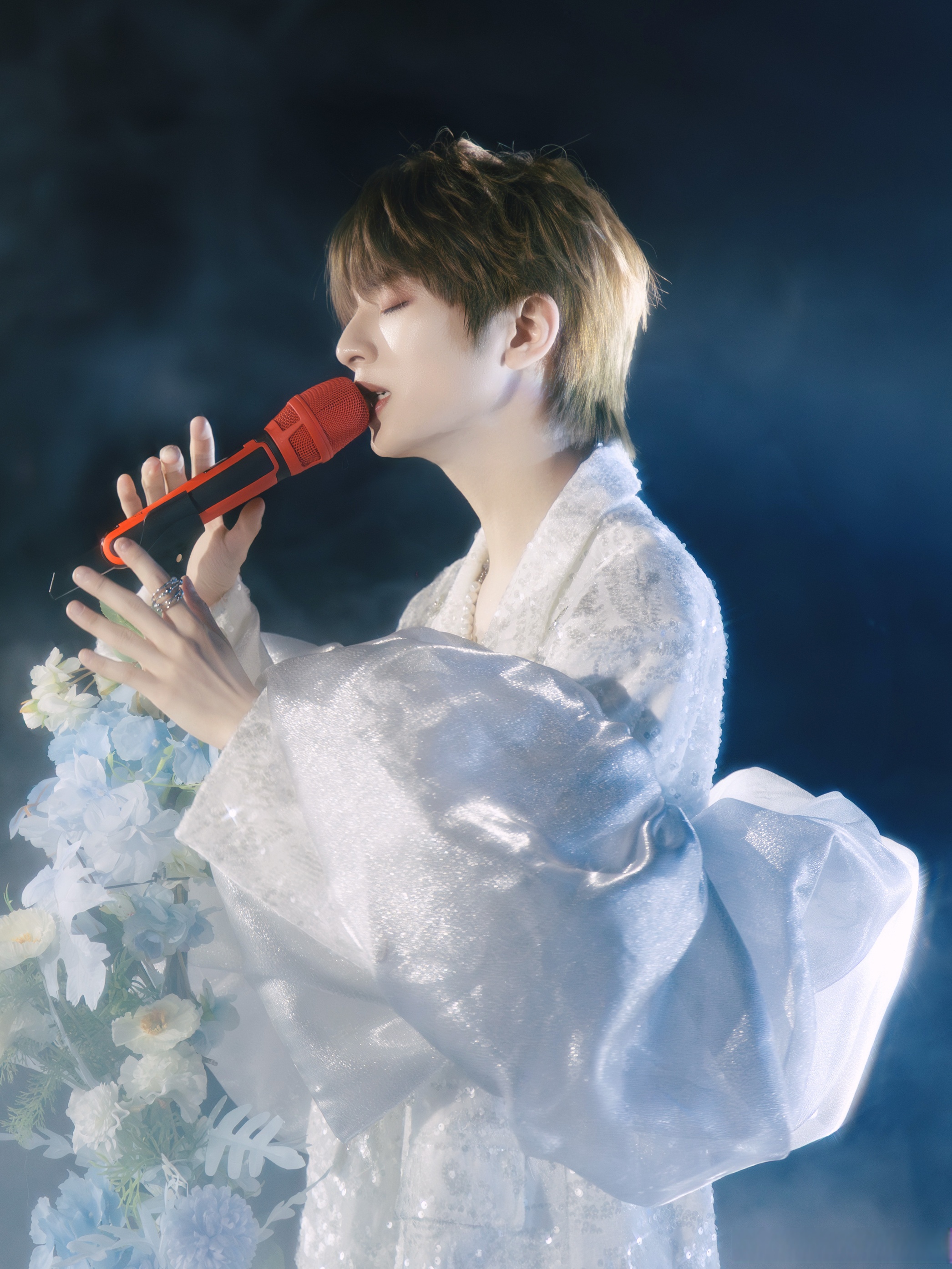 针缕间织就时尚梦,如刘冠佑neil 刘冠佑于银河生长,绽独特光芒,是衣