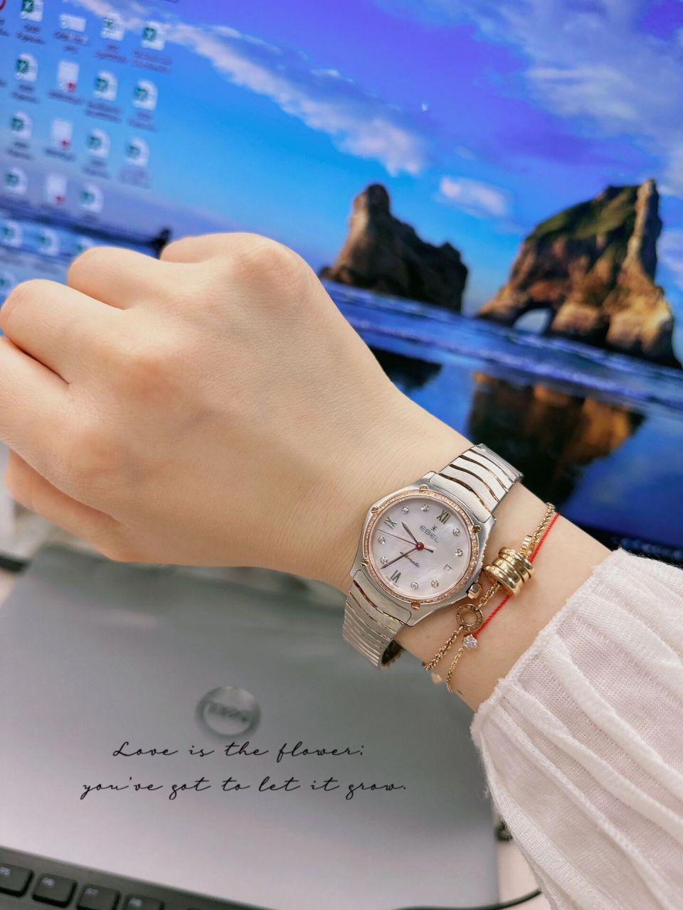 ebel玉宝表 小众不乏奢华 波浪纹的独特表链 隐隐透出的都是18k金 满