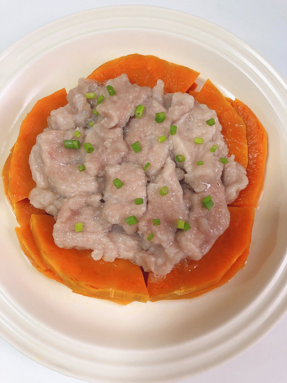 食材:老南瓜 猪梅肉 7115步骤: 16615猪肉切片加一点盐和适量