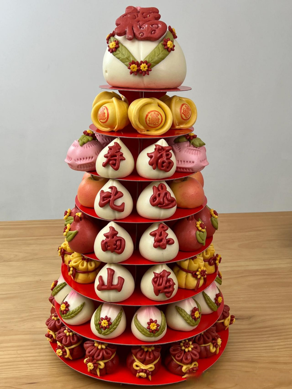 由于强降雨,胶东花饽饽特地紧急通知: 上班员工,务必穿戴颜色鲜亮的