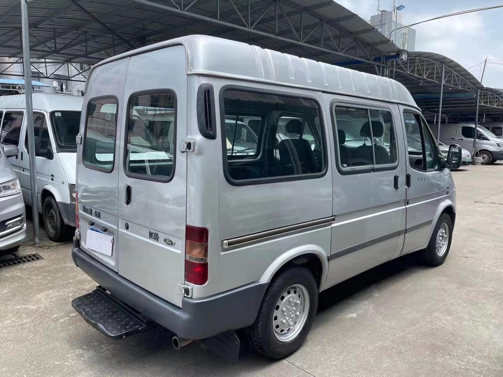 新上市,2011年6月经典全顺六座短轴中顶,保险到7月,柴油2.