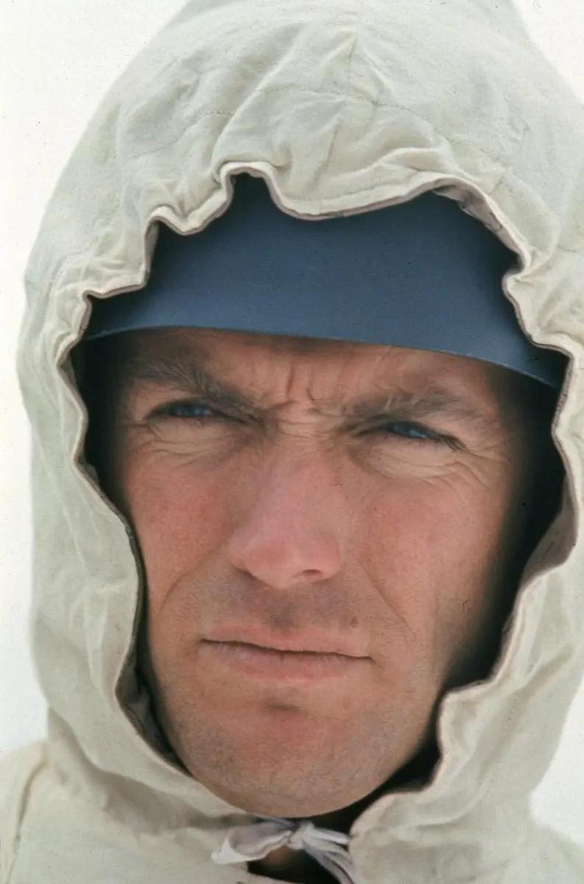 1969年,年轻的克林特·伊斯特伍德出演了《血染雪山堡where eagles