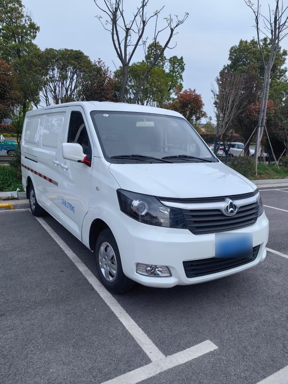 22年9月上户长安睿行m90.货运板2座2.0排量,货厢内空长2.7米宽1.