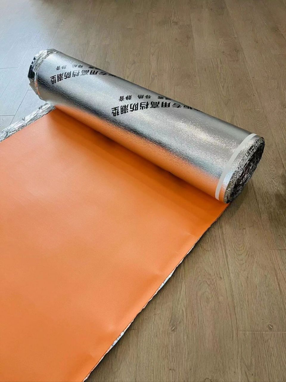 如何选择地板防潮膜,地暖导热膜  地板膜到底选择哪种覆膜比较好,很多