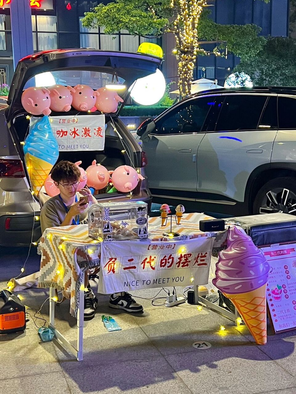 宁波宏泰广场新市集07还有网红猪猪99气球 这个中秋不停的在打卡