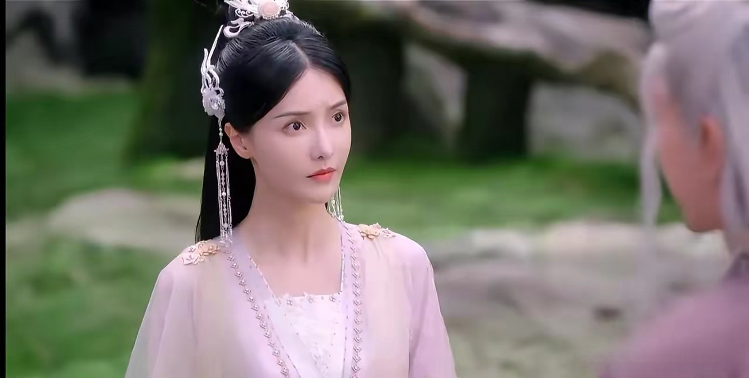 张芷溪还是演高冷美女更适合,在《沉香如屑》昨晚的剧情中,张芷溪饰演