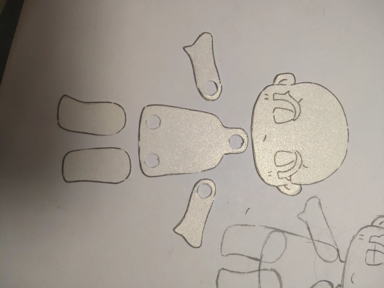 画出人体,在硫酸纸上描一遍方便复制四肢 2.