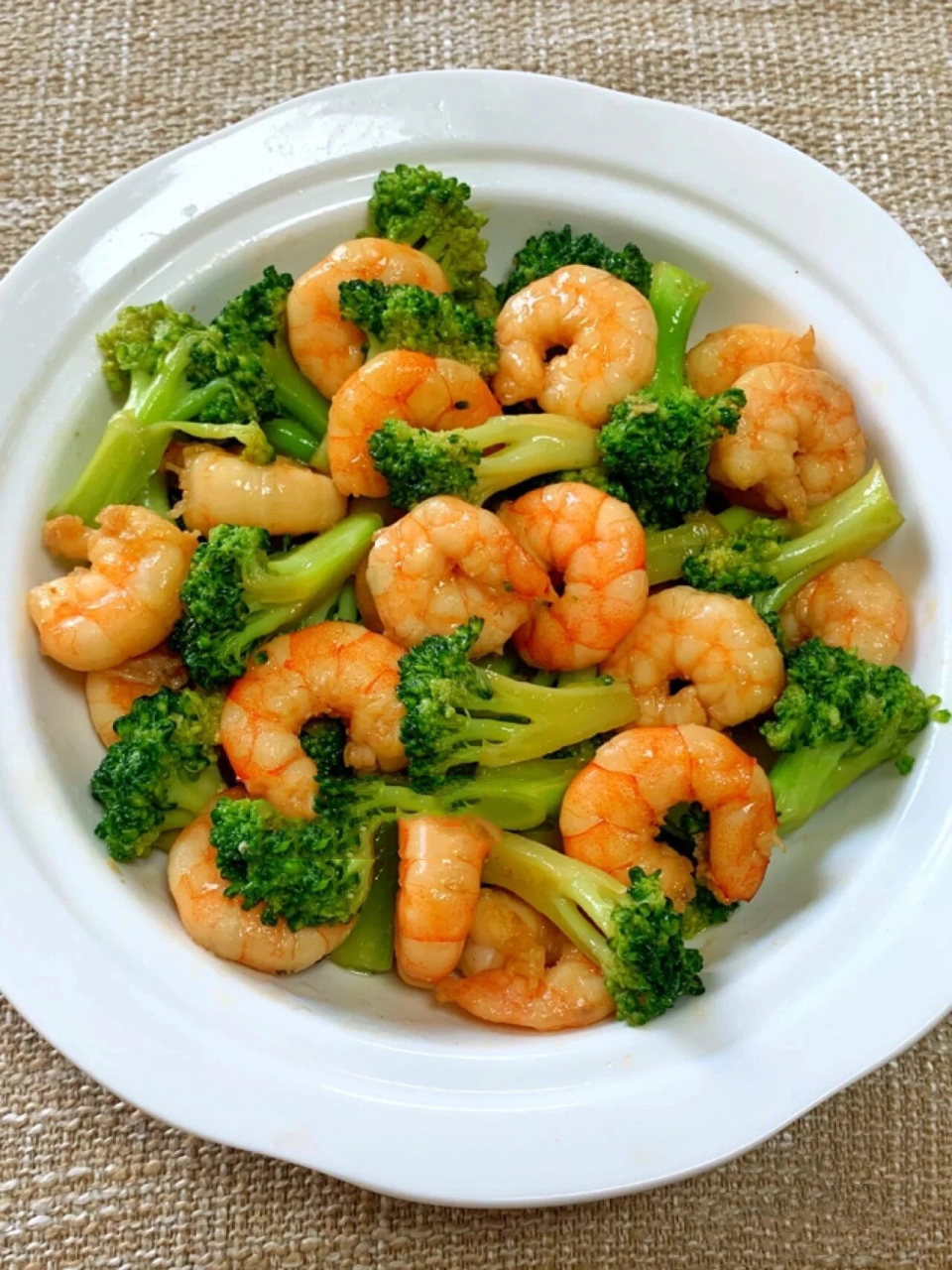 92食材92 西兰花,虾仁,生抽,胡椒粉,耗油,葱姜丝,料酒 92做法