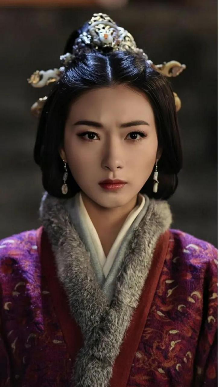 万茜怀孕时还在拍戏 万茜在拍摄古装剧《三国机密之潜龙在渊》时 她是