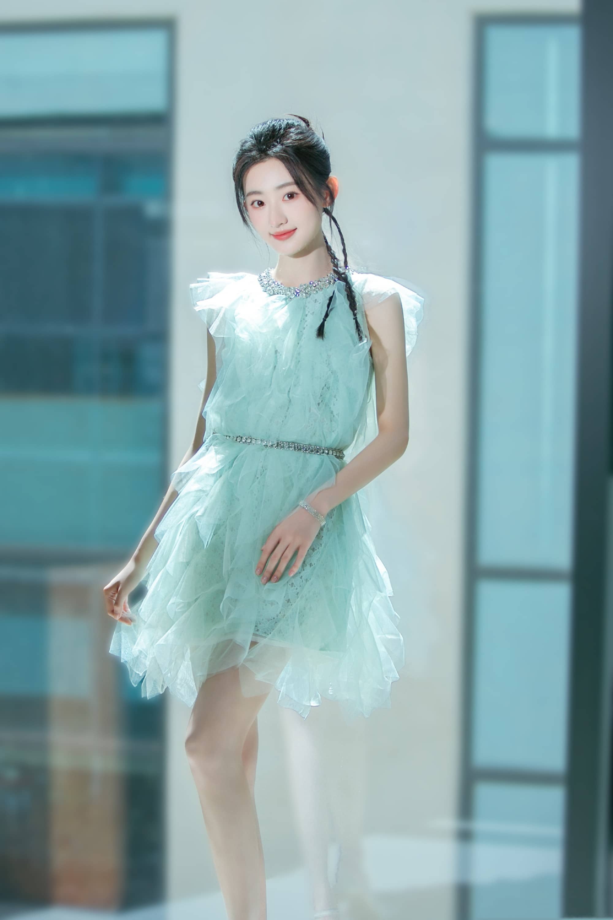 杨雨潼,碧纱轻拢,甜美可人