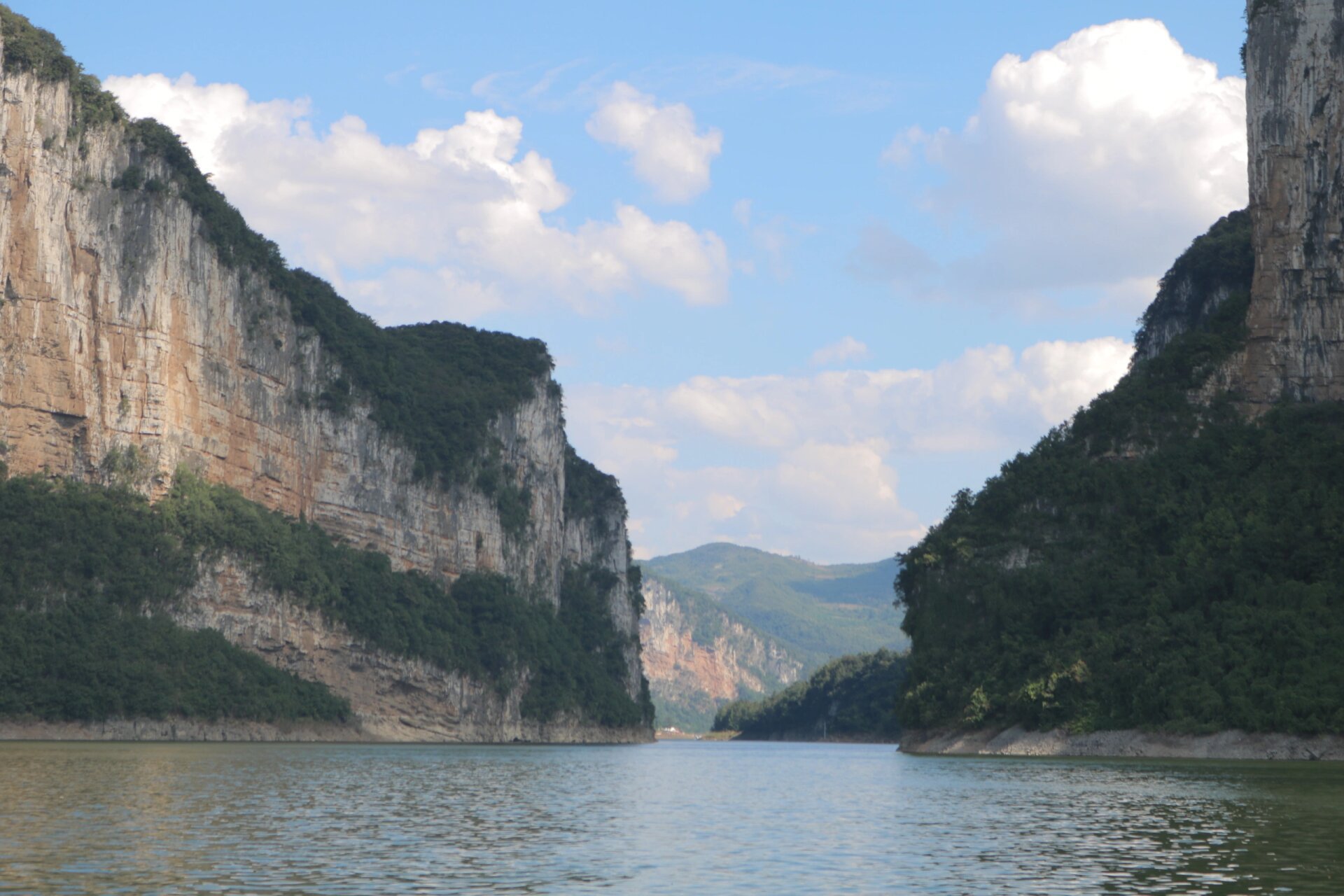 乌江源百里画廊化屋风景区 国庆贵州行的首站,想避开人多的景区,没