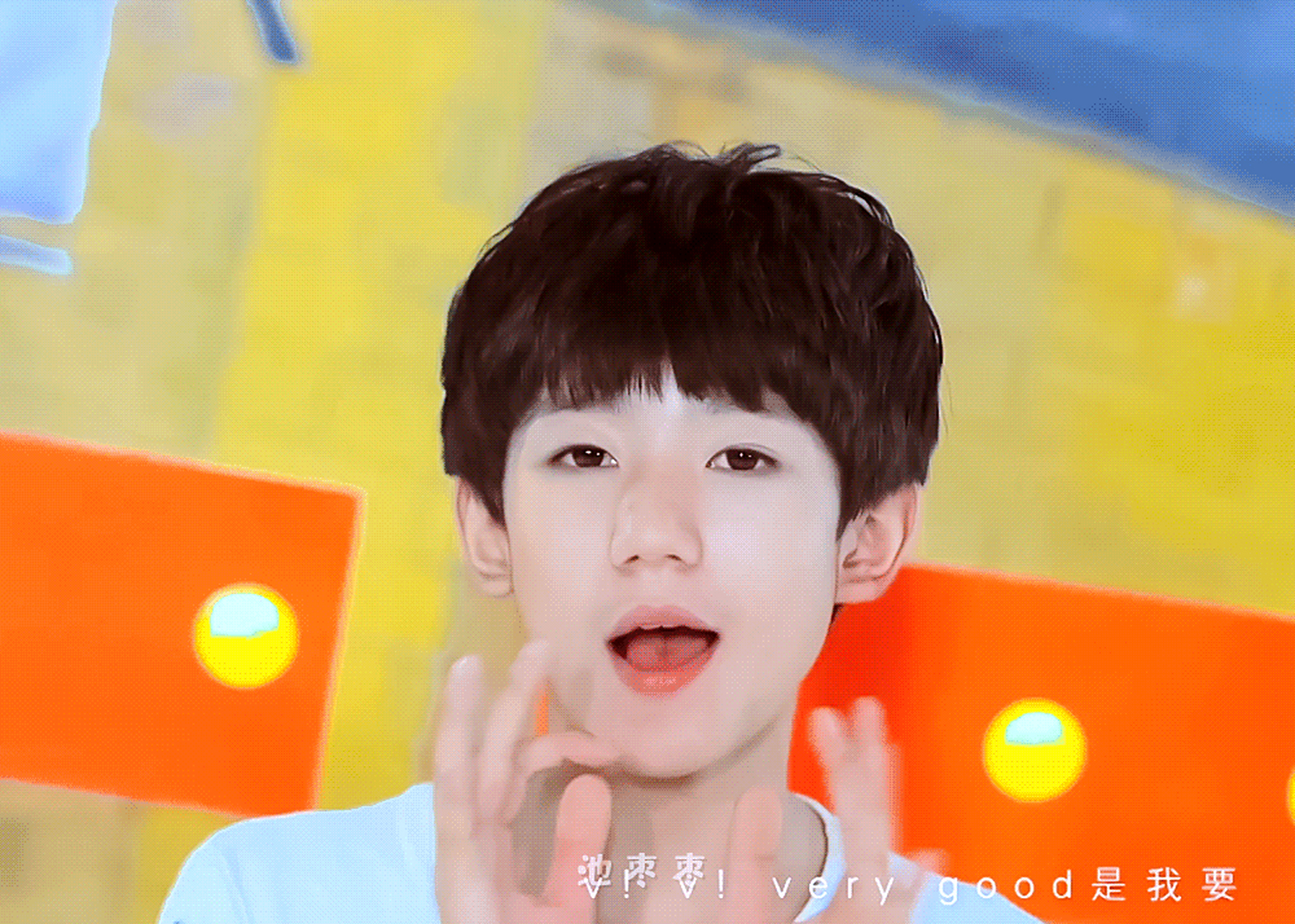 王源小时候和现在对比,好像没什么变化.