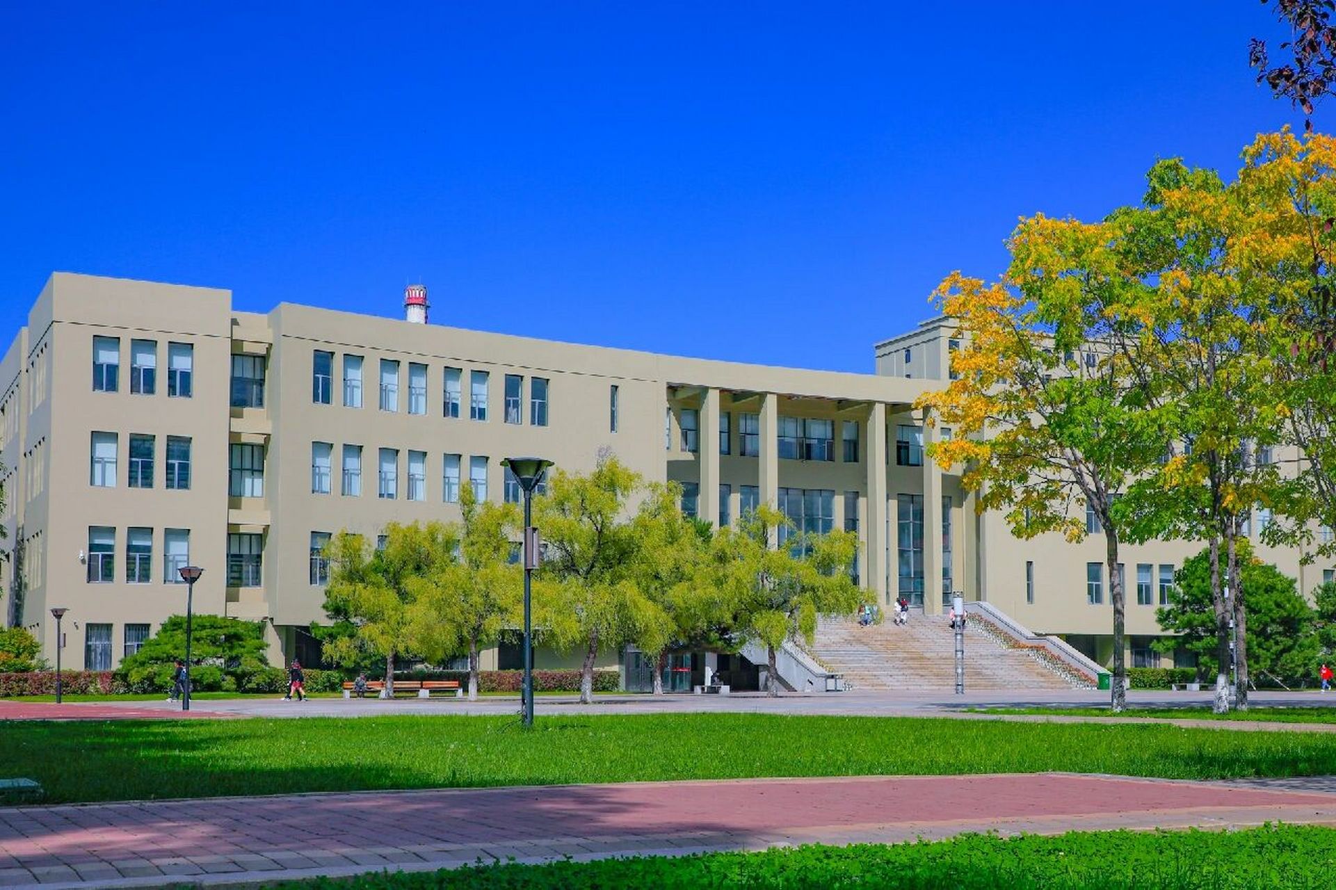 欢迎报考黑龙江财经学院 欢迎报考黑龙江财经学院 这是一些学校里的