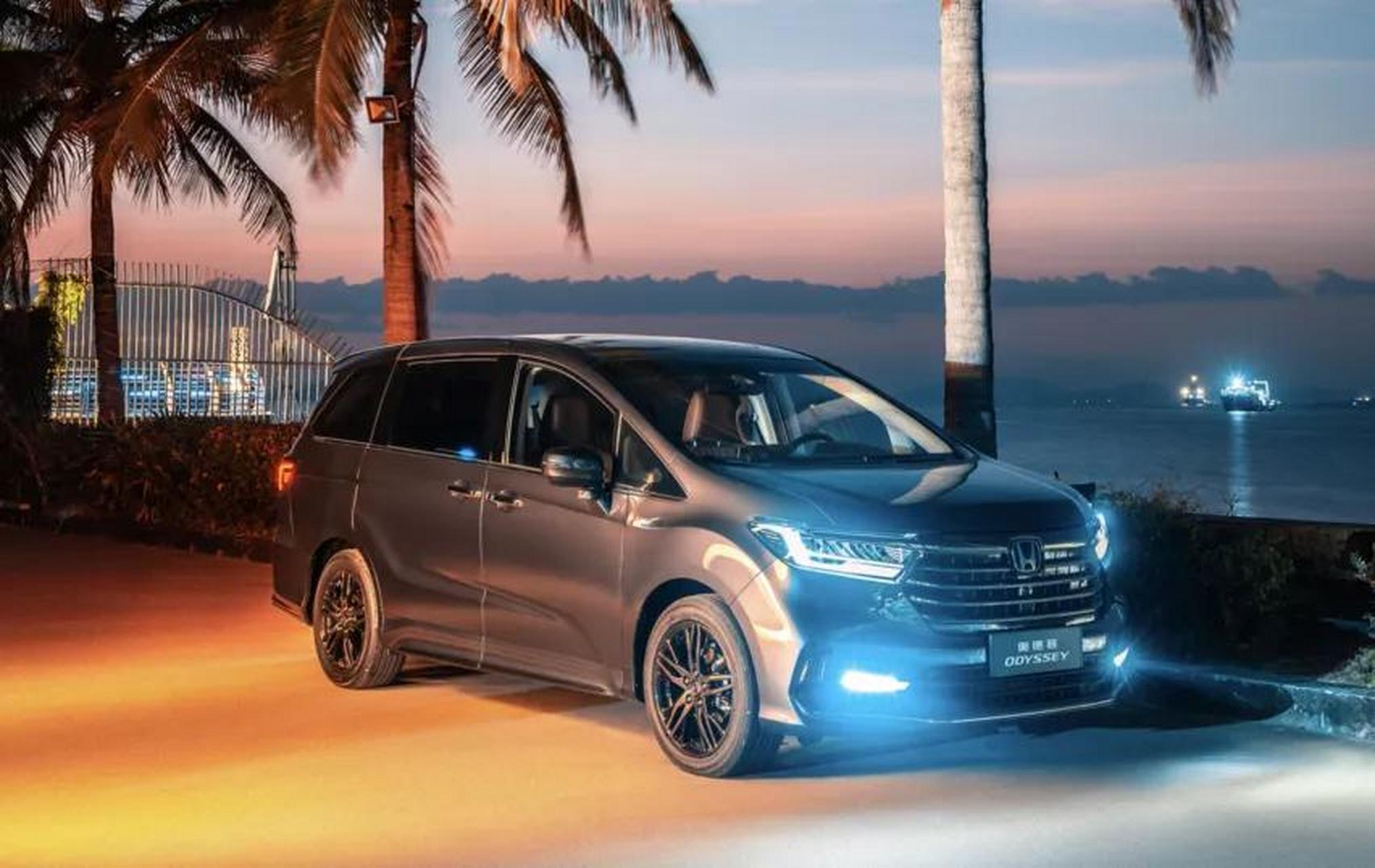 广汽本田奥德赛black edition幻夜套件的最大特点在于其熏黑而神秘的