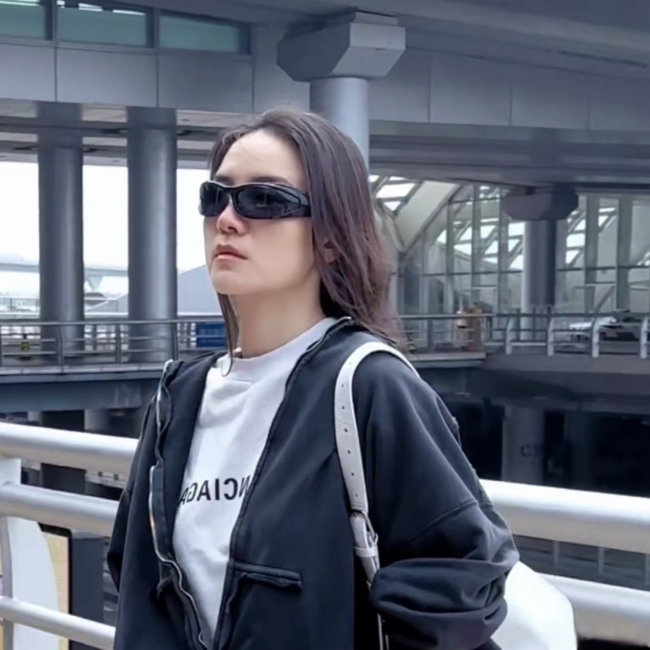 宋佳有多少怪墨镜##宋佳选墨镜的品味# @演员宋佳 挑墨镜的眼光真的