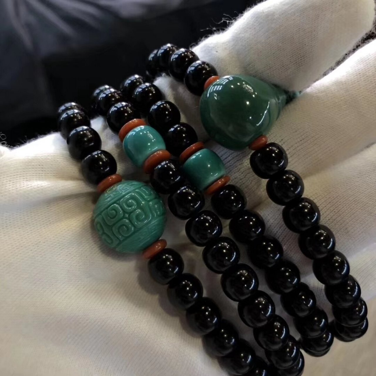 佛珠説—顶珠91 顶珠:原指帽上大珠装饰,象征着权势和身份.