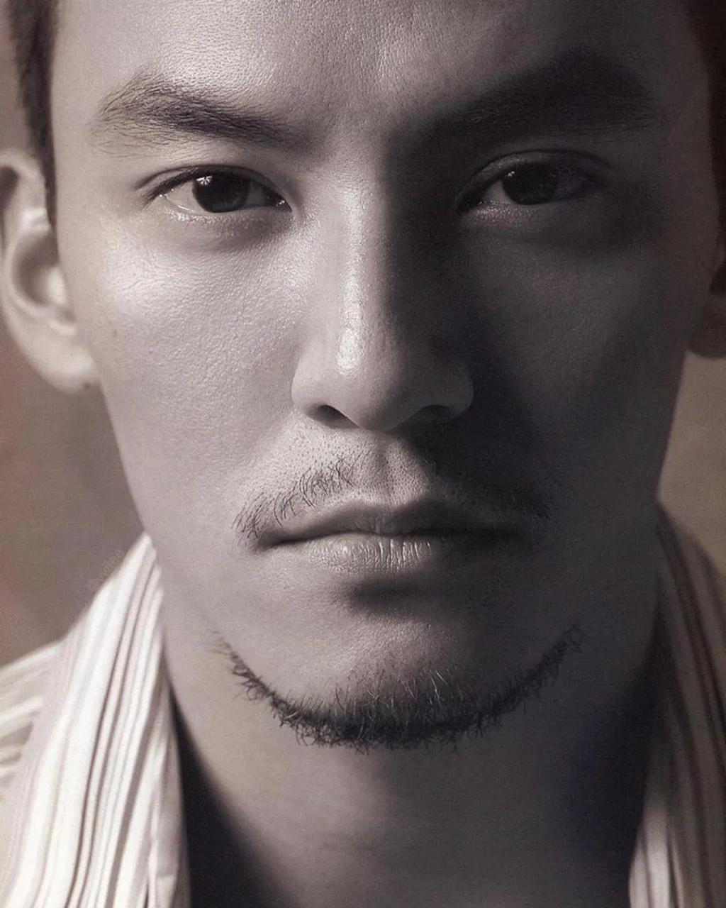 中国台湾著名演员张震,最近登上《vogue》国际中文版的封面,展现了他