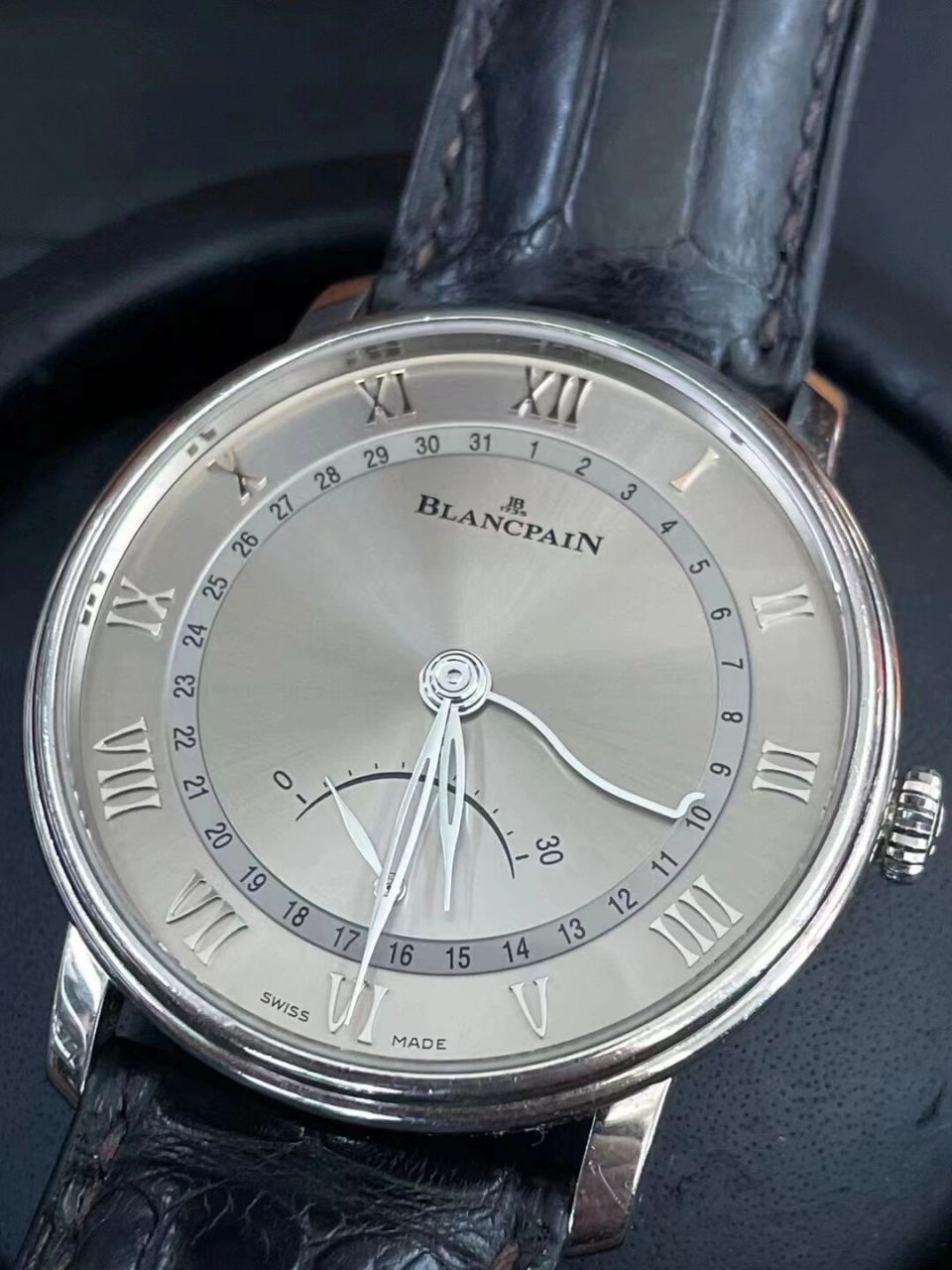 呈现时间之美 [期待][期待]宝珀经典系列 6653-1504-55b采用了白金