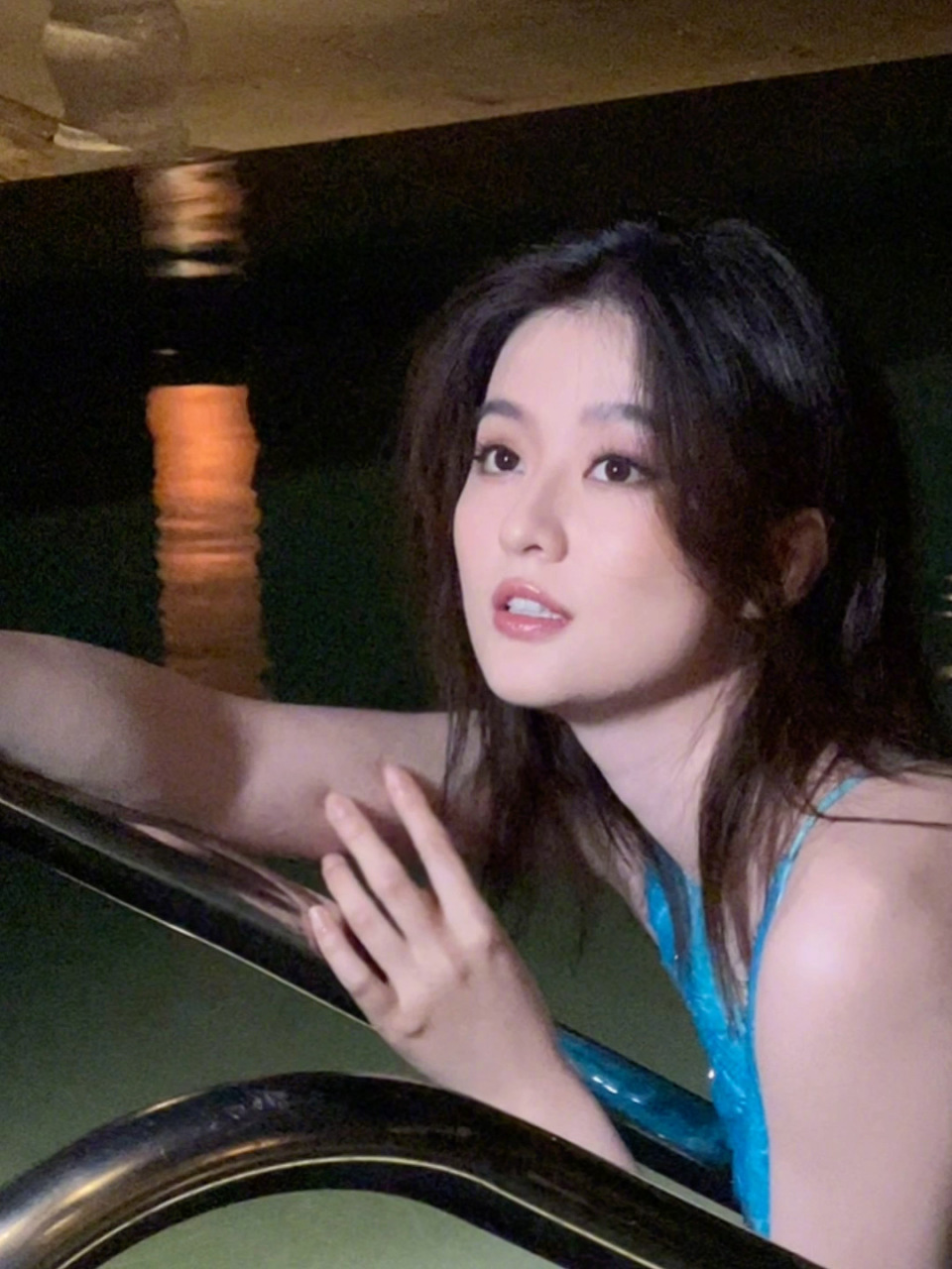 乔欣蓝色美人鱼泳装组图