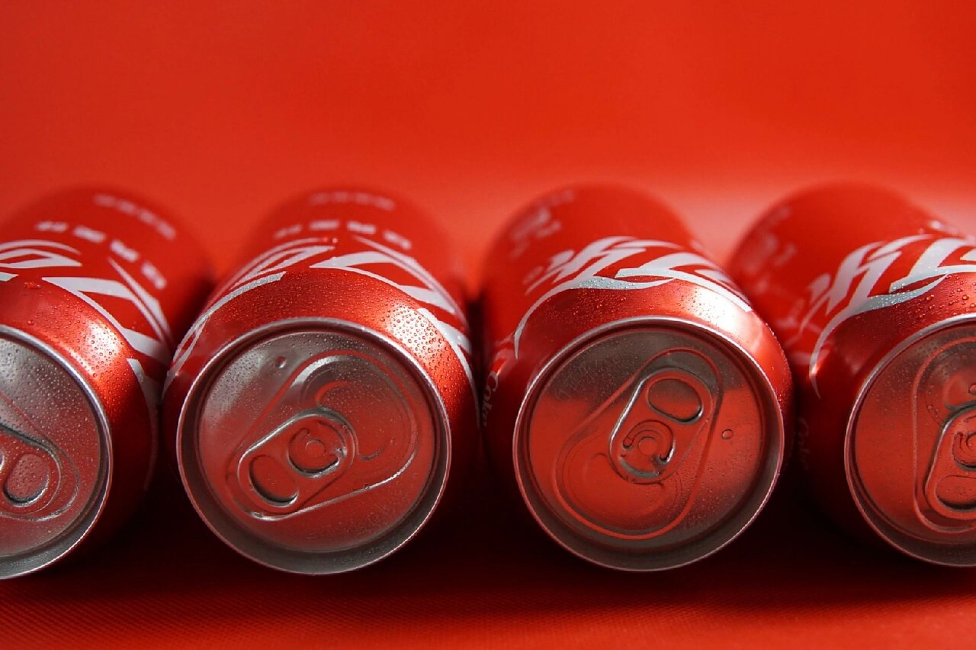 静物拍摄|可乐|罐装饮料|宅家拍大片 设备:sonya6000 道具:台灯两个