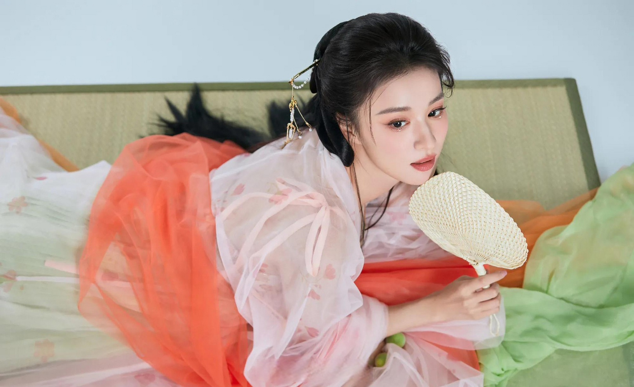 新鲜出炉的王楚然写真美照[鼓掌]