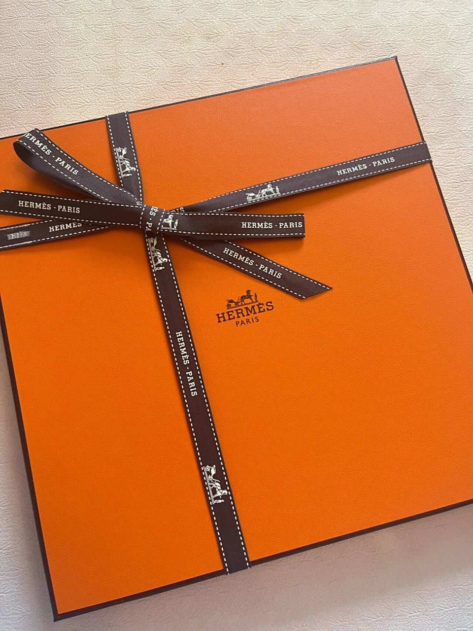 爱马仕hermes包装盒丝带系法 在家没事把丝带拆了一步步绑起来,大概就