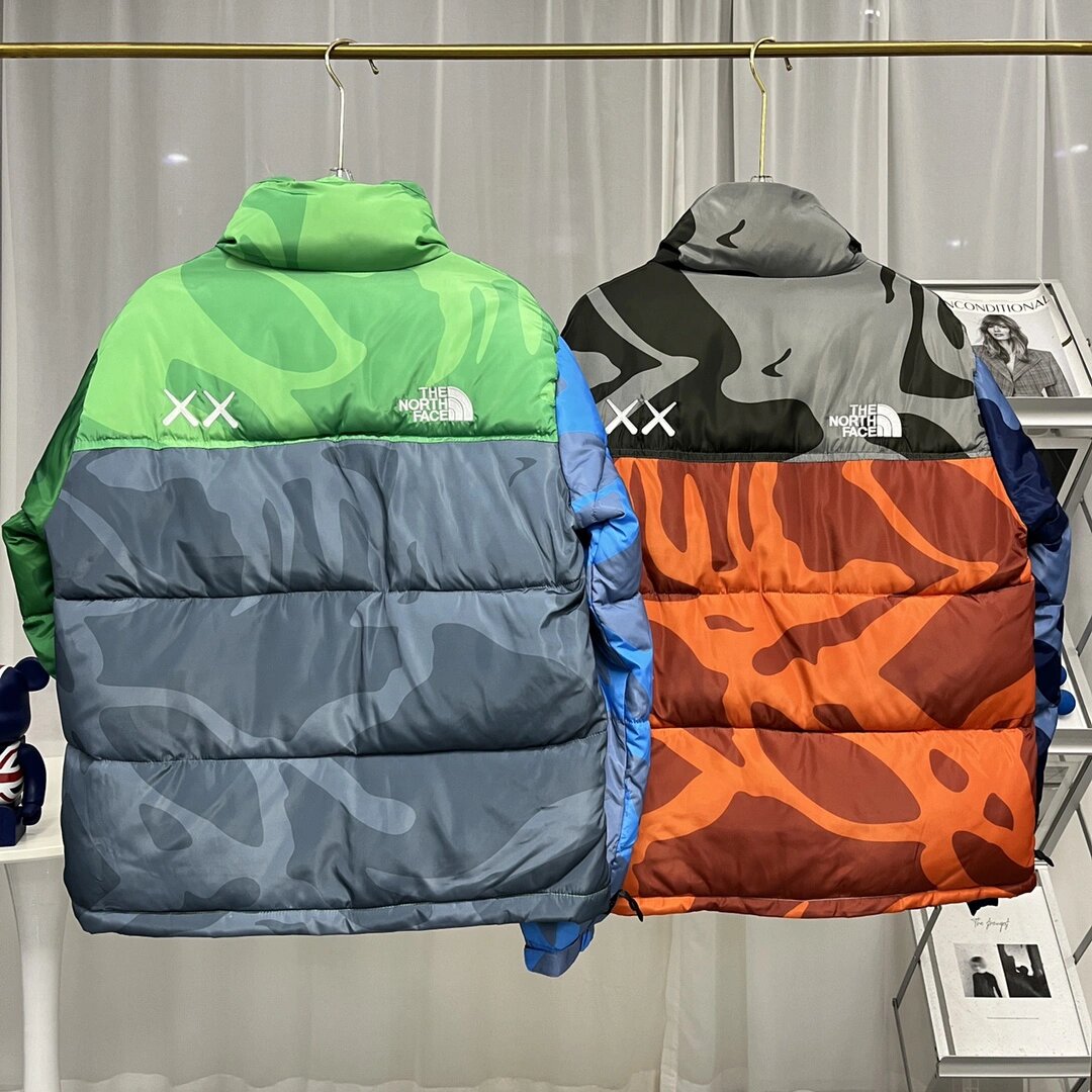 北面联名芝麻街迷彩羽绒棉服 the north face x kaws 2联名1996