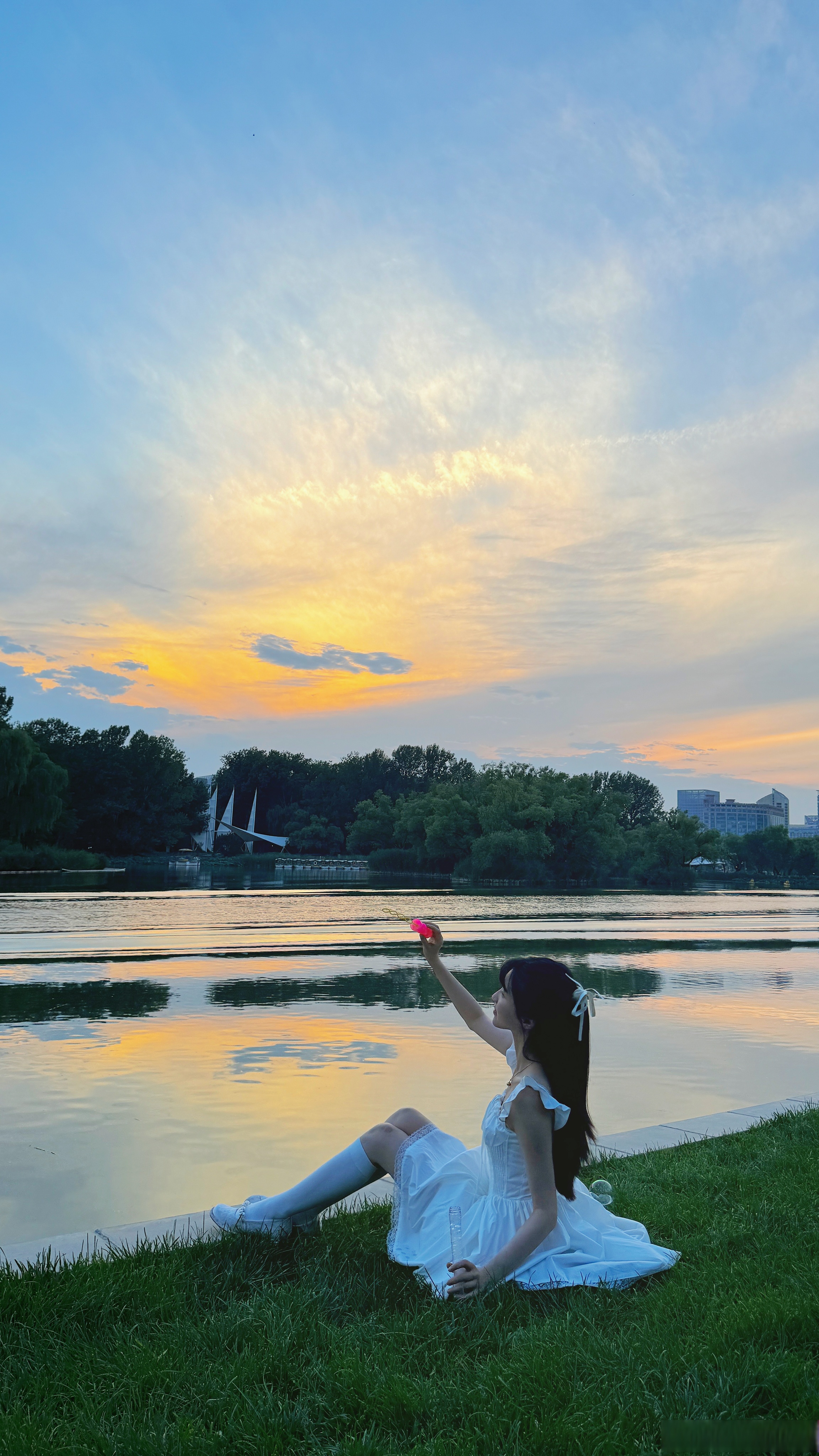 同一天 在湖边看了夕阳