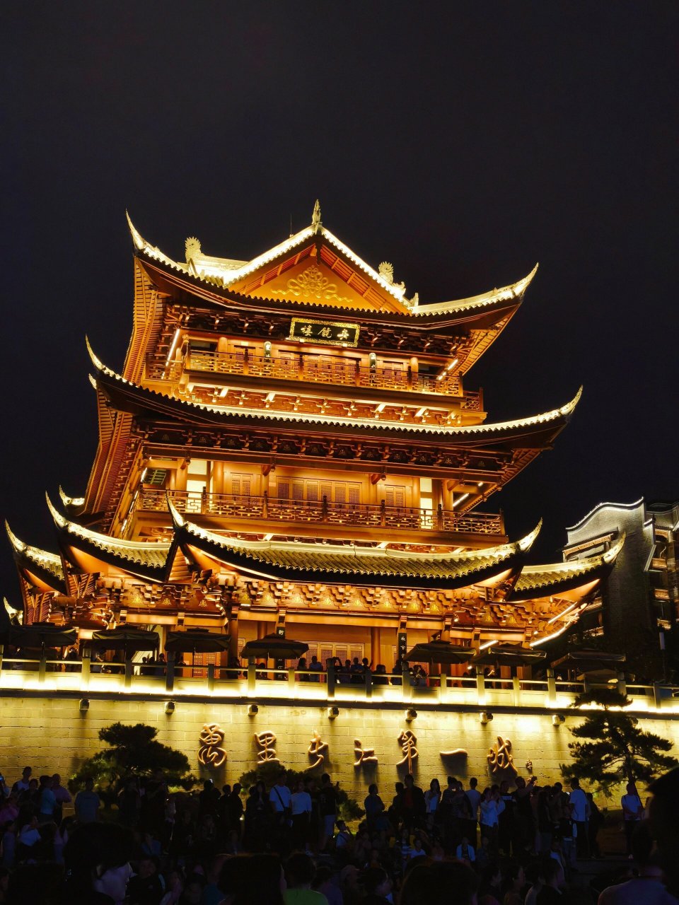 p2-p3是在金沙江这边滨江路拍的合江门和戎州大桥 p4是在合江门广场