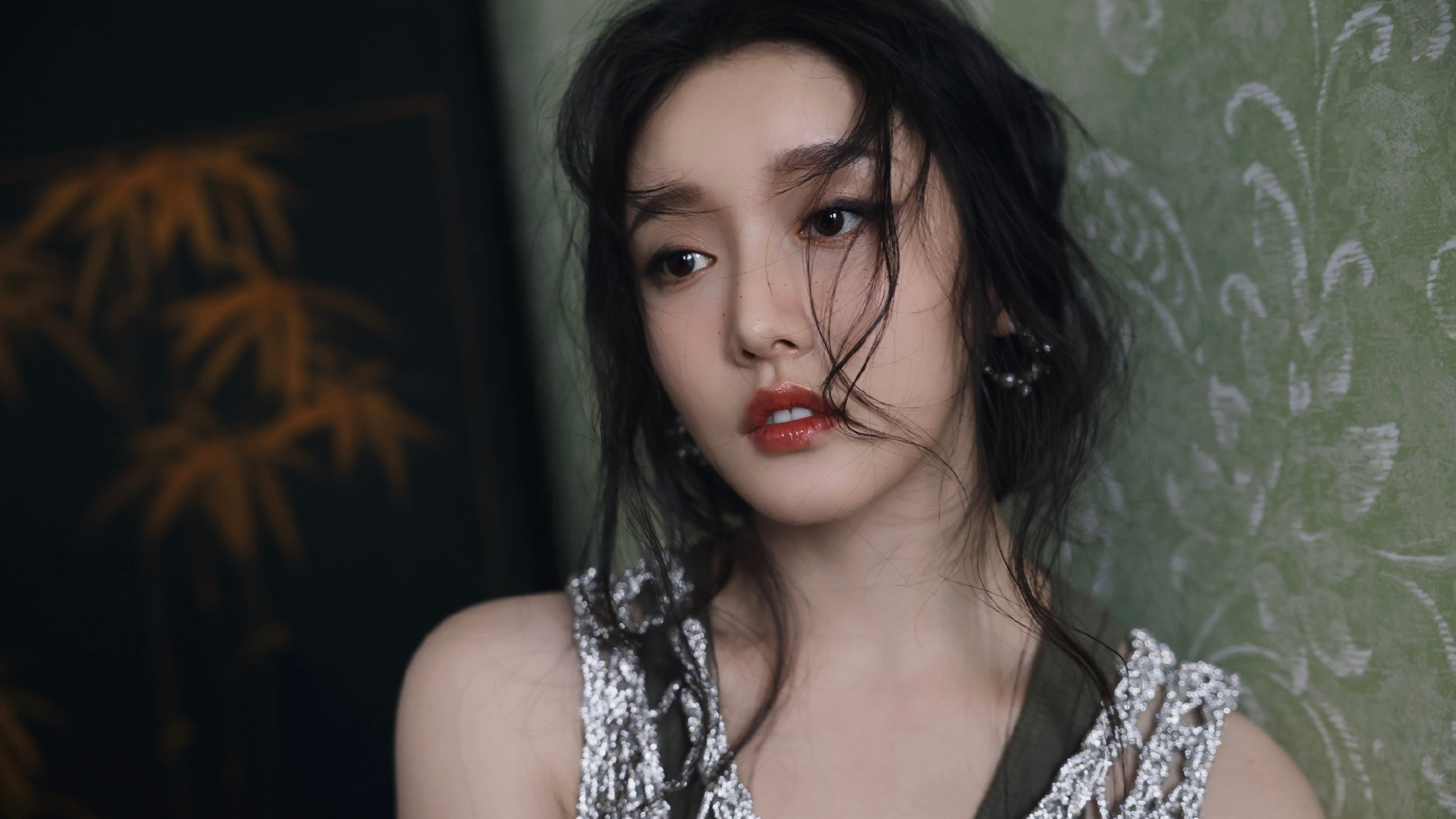 姜贞羽,静谧明媚,时尚不羁,酷飒不失妩媚写真组图