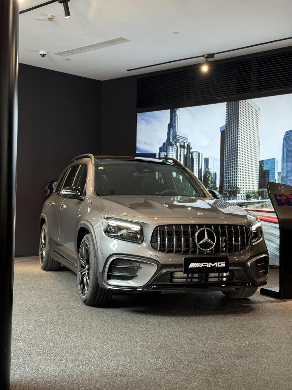 车型:glb35 山灰色本身质感不错,也耐脏 如果上哑光车衣,那就妥妥的