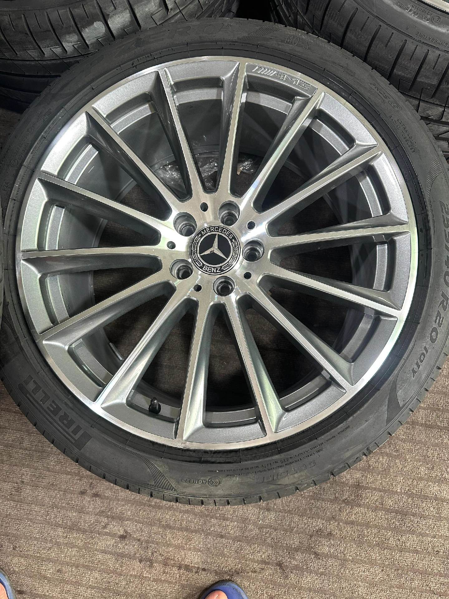 20寸奔驰s450原厂轮毂轮胎
