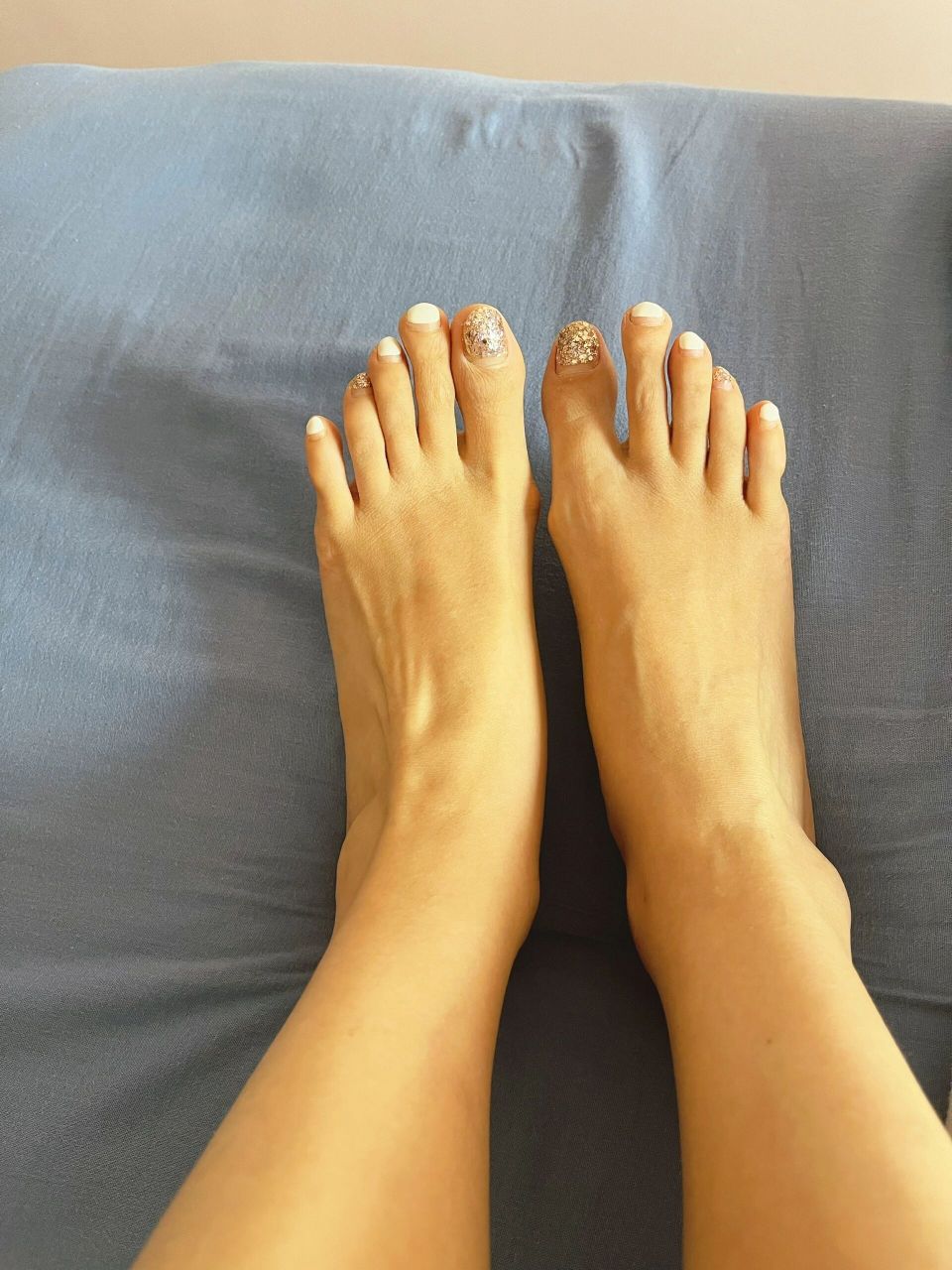 女明星的脚趾都是美的 看看我这38的大脚,30码的脚指,不忍直视