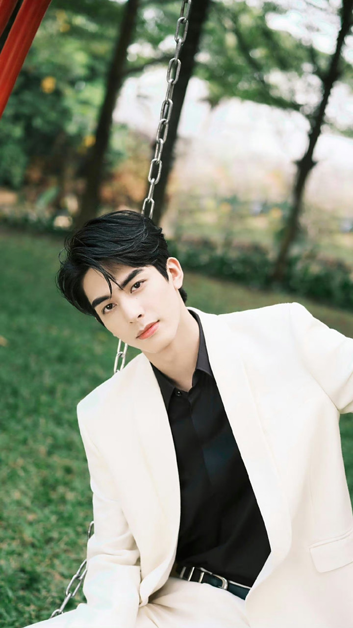 宋威龙 西装帅哥