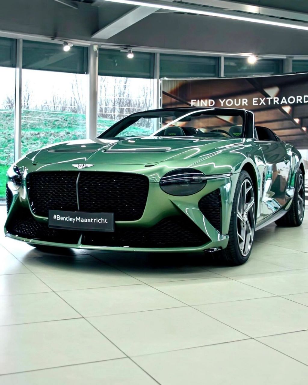 宾利bentley bacalar 超好看的颜色你喜欢吗 动力方面,搭载性能进一步