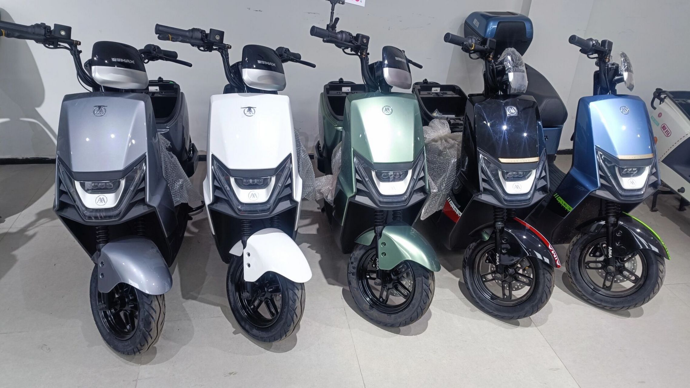 特价车  爱玛比熊1399     爱玛欣果1999(48v20an)    爱玛破冰2599